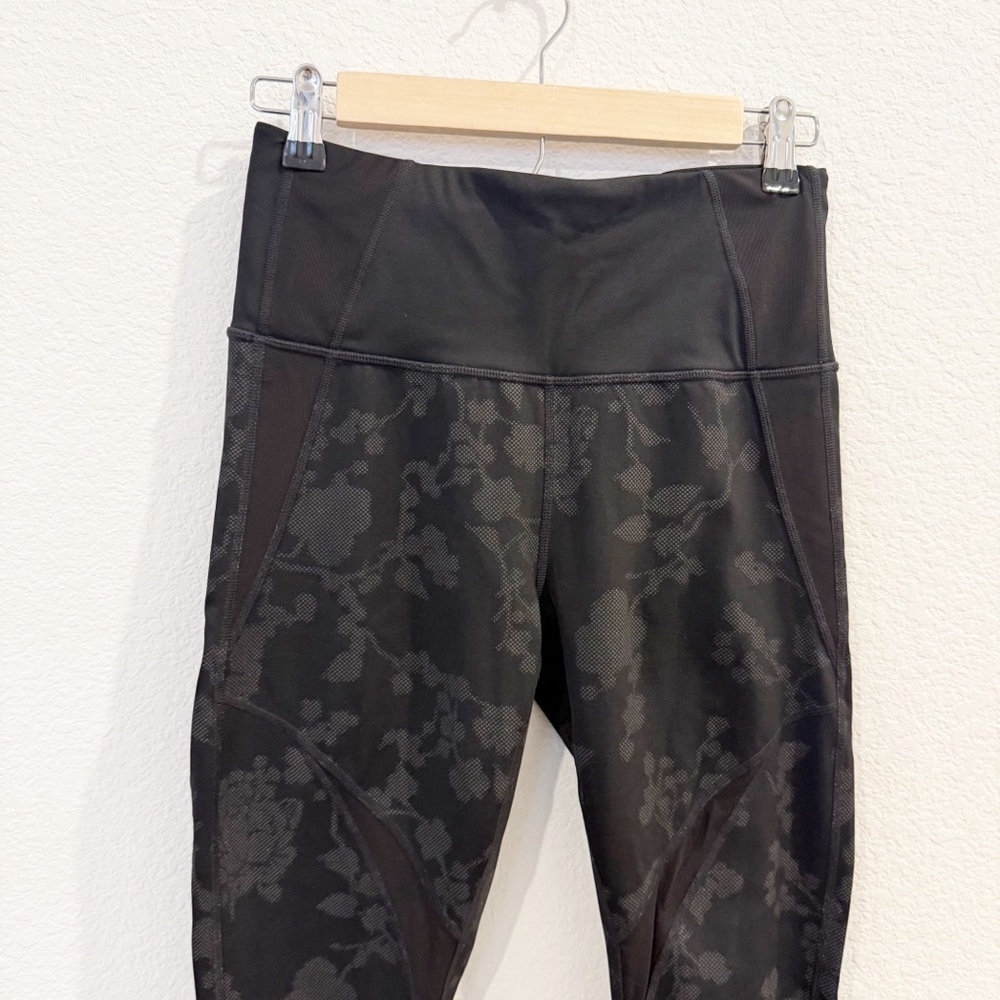 Athleta- Moonlight Precision 7/8 Black/Grey Floral Tights- S - Picture 4 of 8